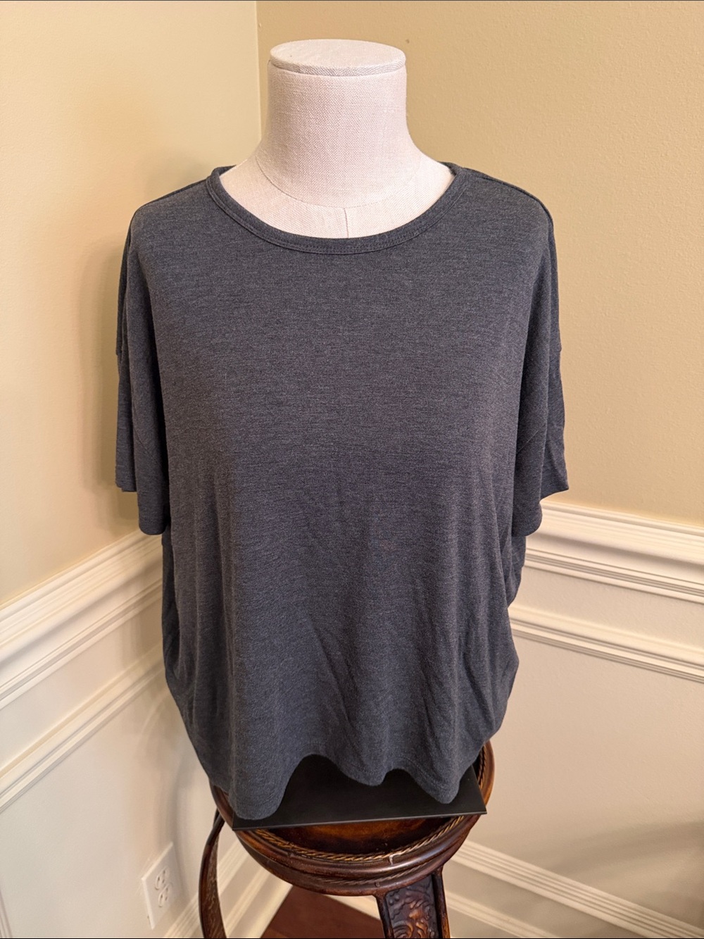 Athleta Relaxed Short Sleeve Open Back Tee in Charcoal Gray Size Large